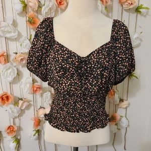Black floral puff-sleeve crop top